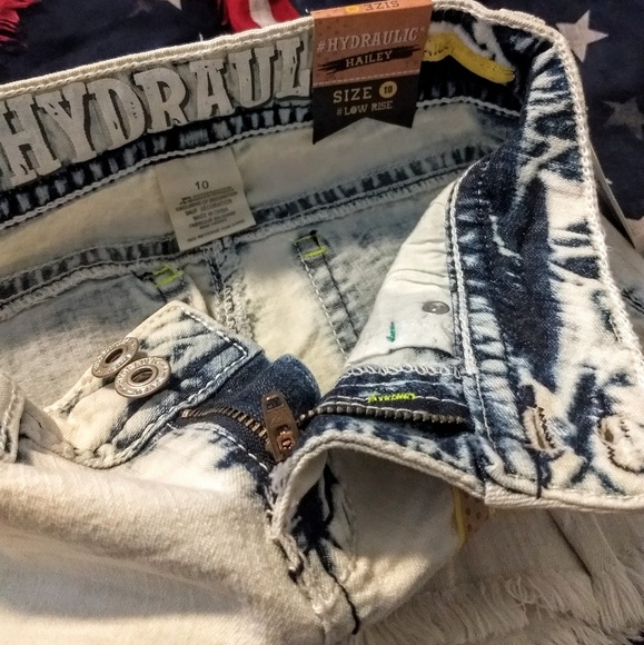 Tilly's HYDRAULIC | Acid Washed Mini Shorts - Picture 5 of 8